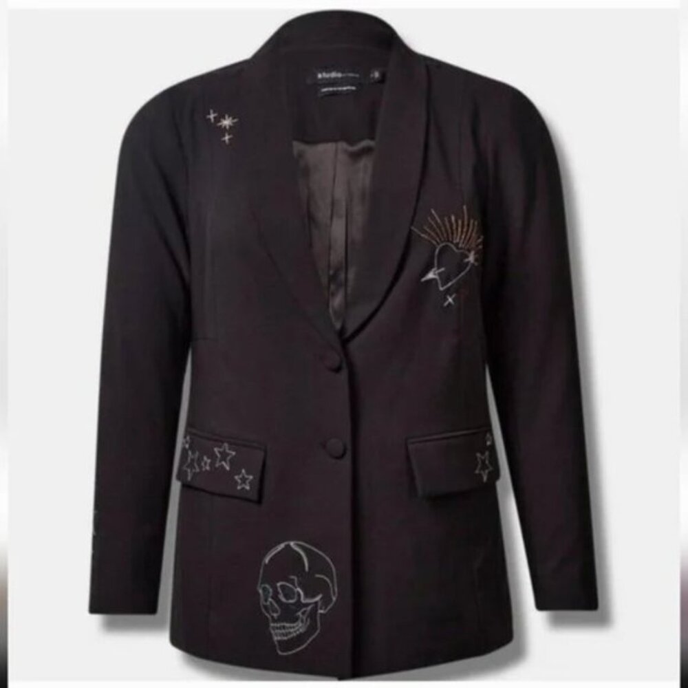 NWT Torrid Studio Embroidered Boyfriend Blazer
